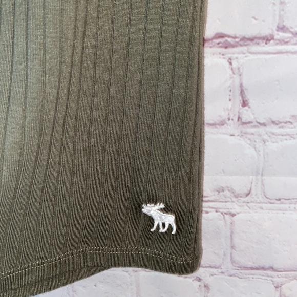 🌸Abercrombie Kids Olive Green Top Size 13/14 - Picture 2 of 5